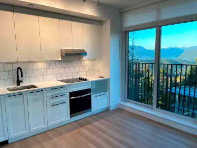 Master bed room with stunning views and facilities
