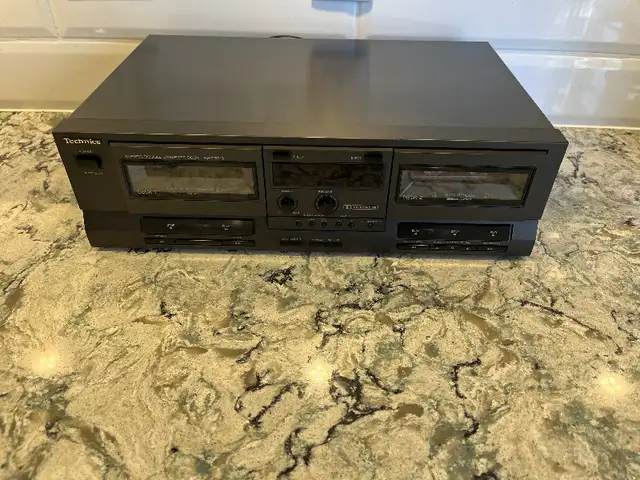 Technics RS-TR210 Double cassette Deck in Stereo Systems & Home Theatre in Gatineau - Image 2