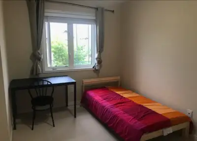 Looking for clean and quiet professional /post secondary student. Utilities and wifi included. Share...