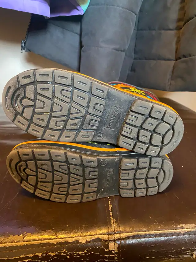 Boys Rubber Boots and Sandals size 2 in Kids & Youth in St. Albert - Image 4
