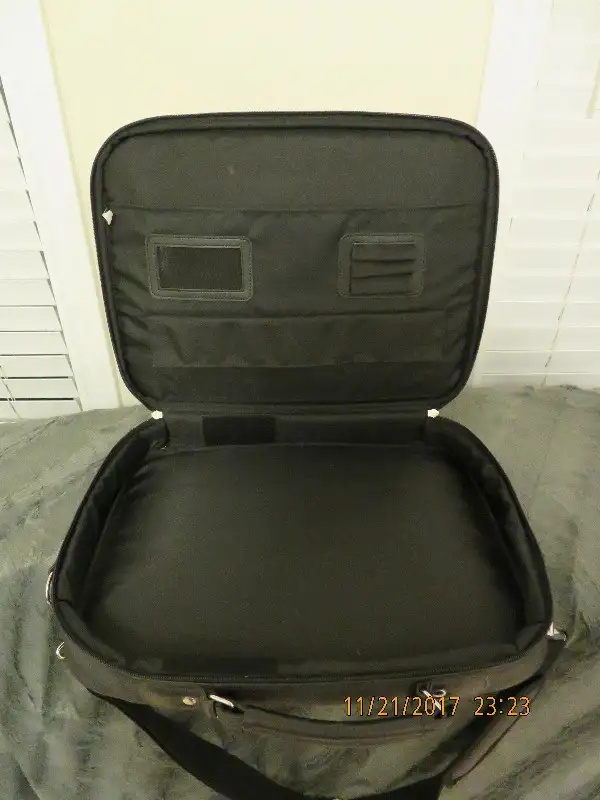 Rockport Laptop Case in Other in Markham / York Region - Image 5
