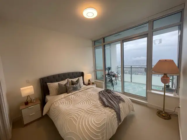 Bright High-Rise 1 Bedroom Condo for Rent in Metrotown, Burnaby