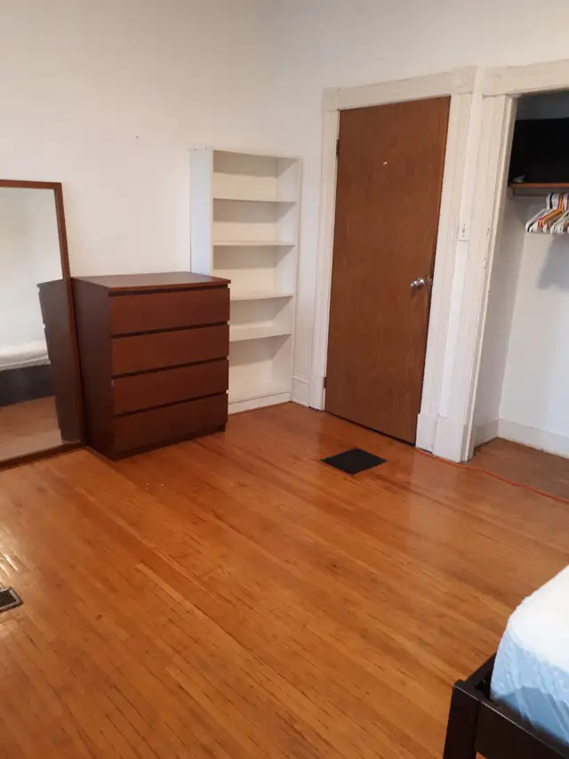 Room for rent close to U of  T and OCAD63417638262403122