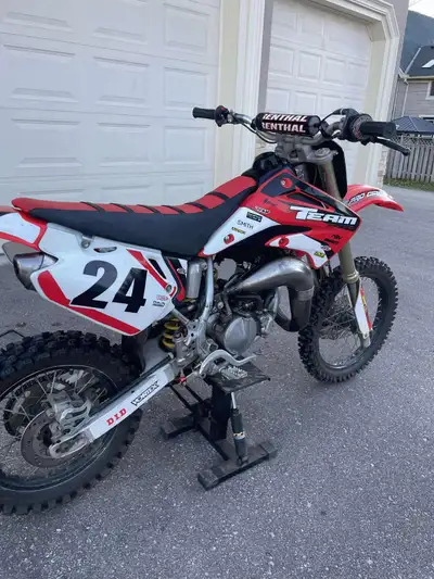 2007 cr85R for sale !! Negotiable bill of sale can be provided ! -Brakes work great -Suspension is s...
