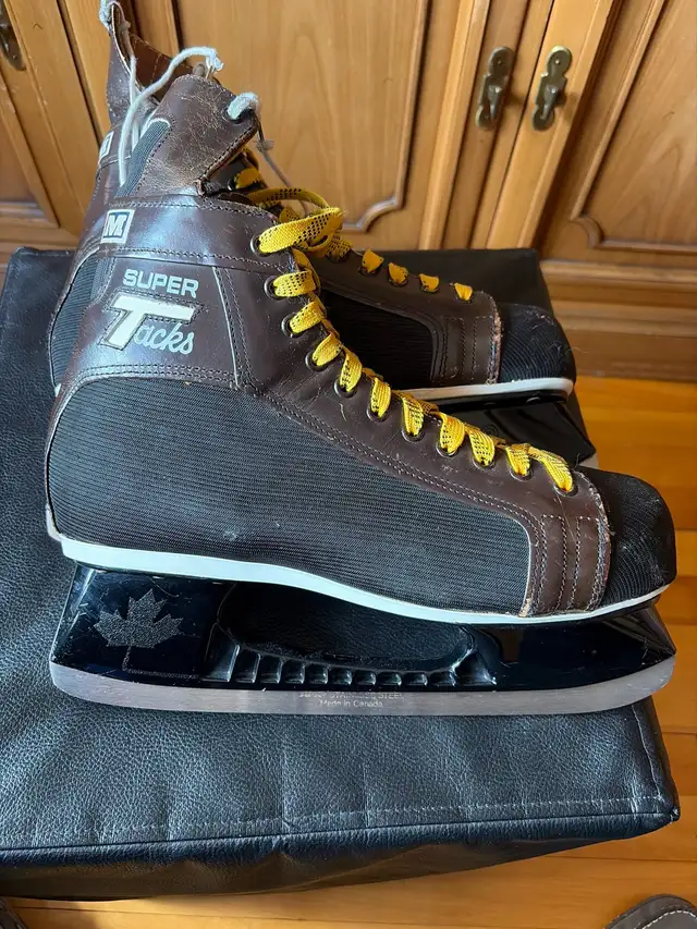 Patins skates hockey vintage homme CCM SuperTacks 8.5 in Hockey in City of Montréal - Image 3