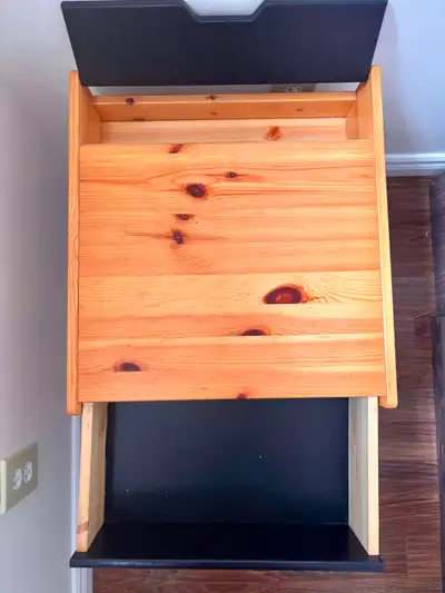 ️ Nightstand for Sale – Great Condition! Selling one nightstand, gently used in a guest room. ✨ Deta...