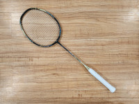 Li-Ning Axforce 100 (4U) badminton racket