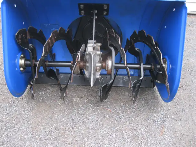 Souffleuse YAMAHA YT624EJA Snowblower souffleur chenilles in Snowblowers in Laval / North Shore - Image 7
