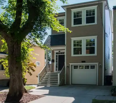 Nice modern 3 bedroom Big House for Rent, location is walking distance to shops, restaurants on Quin...