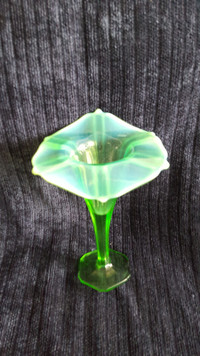 Jack In The Pulpit Green Opalescent Glass Vase