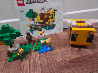 Lego Minecraft (Bee) Model # 21241, View more