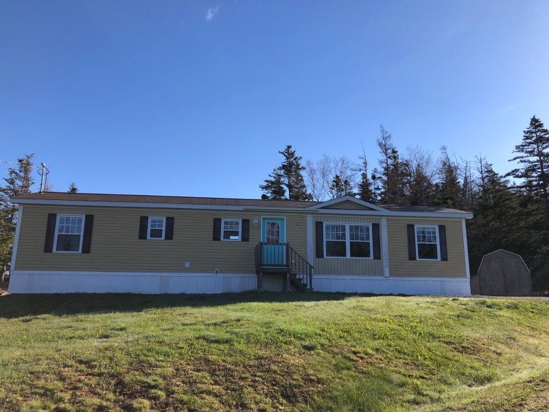 Pristine 2 bedroom, 1 bath, 16x60, 2011 Supreme mini home for sa