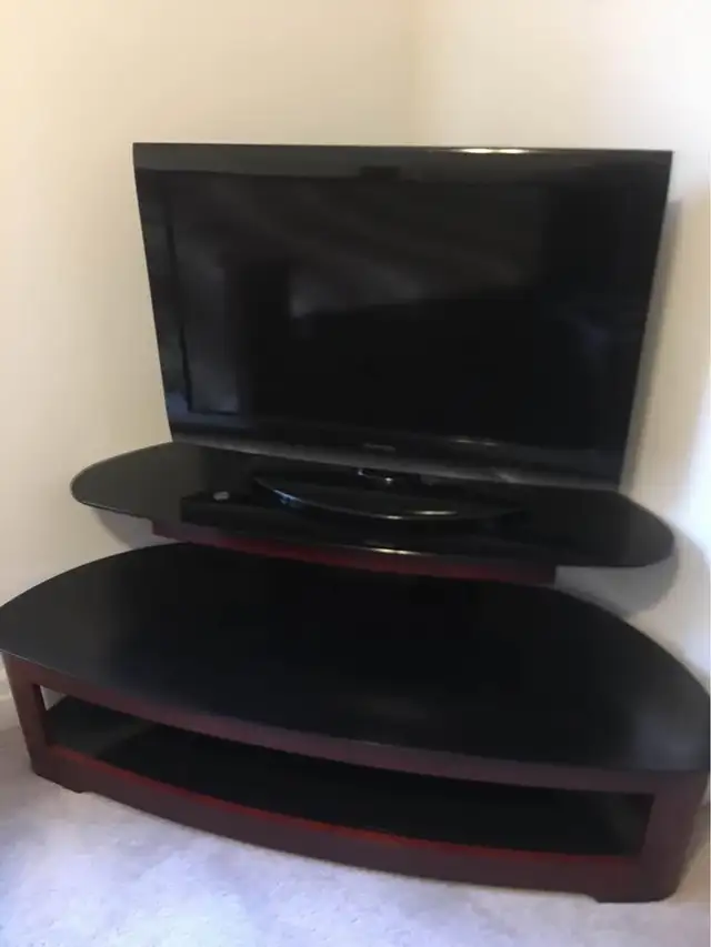 TV Stand with Free Toshiba TV in TVs in Markham / York Region - Image 2