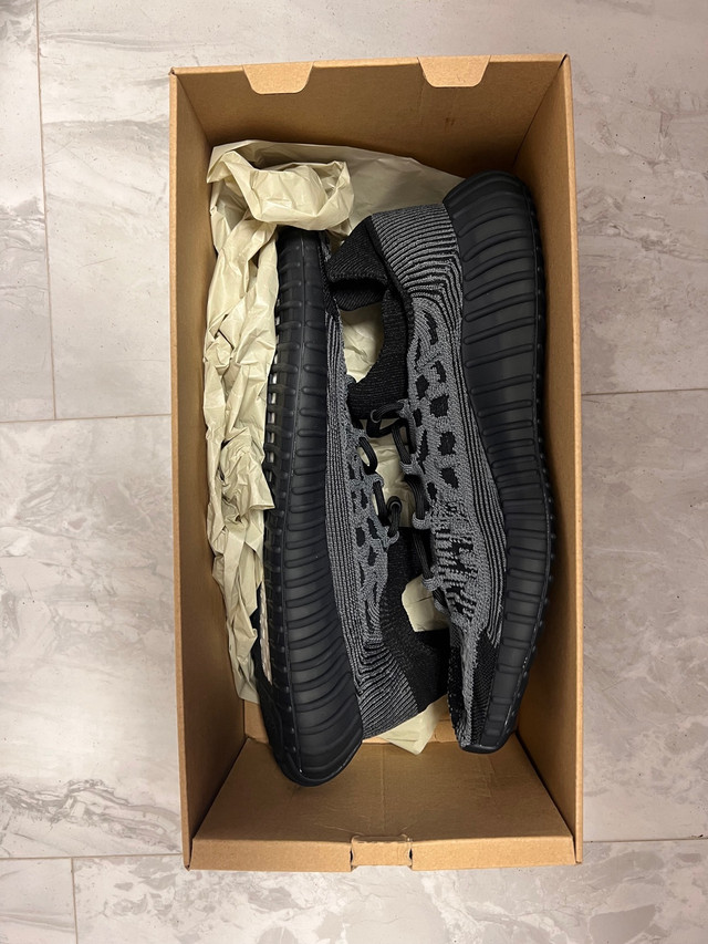 Yeezy Boost YZY 350 V2 in Men's Shoes in City of Toronto - Image 4