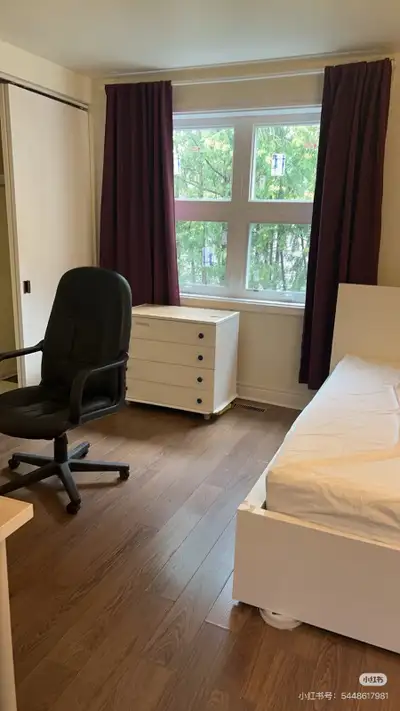 1. Private single room in a detached house in Scarborough, Toronto Spacious and bright single room o...