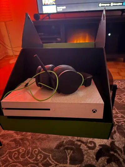 XBOX SERIES ONE S, View more