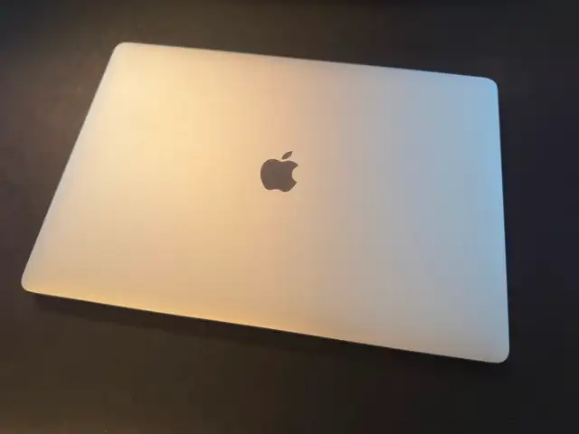 2019 MacBook Pro 16'' MINT in Laptops in City of Montréal - Image 9