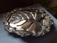 LARGE METAL (SILVERPLATE)MEAT SERVING TRAY WITH DRAINAGE GROOVES