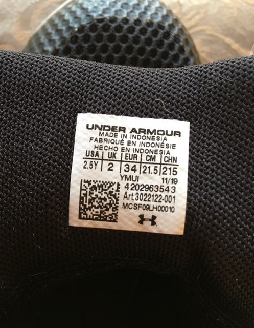 Youth Size 2.5 Under Armour Sneakers Never Worn  in Kids & Youth in Fredericton - Image 3