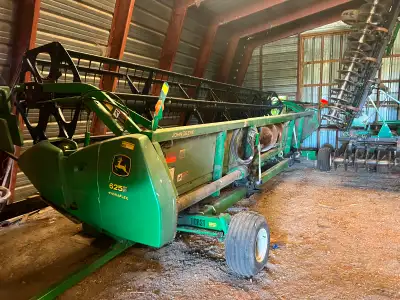 JD 625 flex head in good working condition. Have numerous parts. Come with wagon