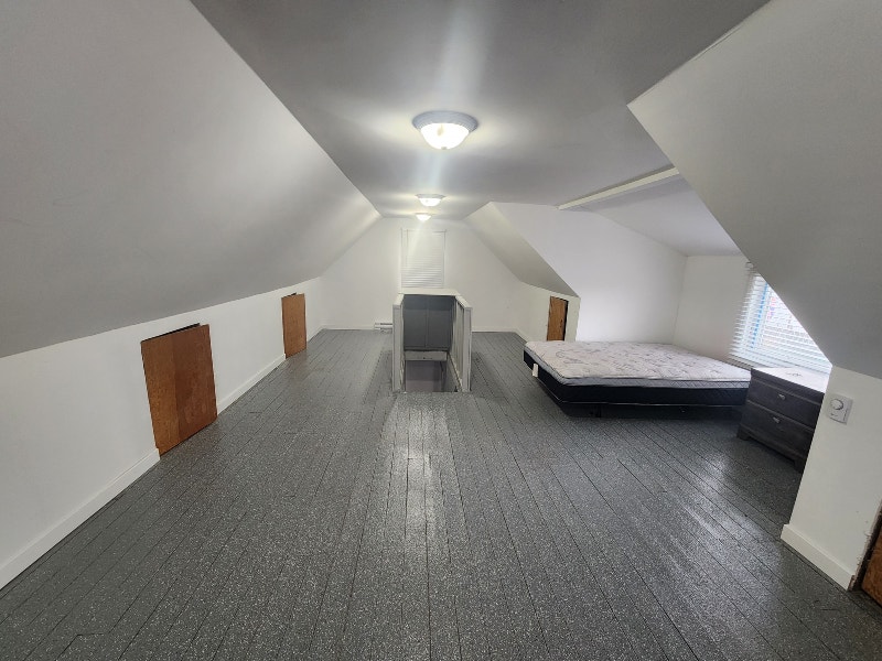 Large loft room for rent Room Rentals & Roommates North Bay Kijiji