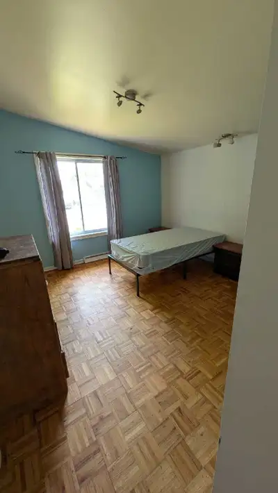 CHATEAUGUAY private room for rent walking distance to schools, shopping mall off d'Anjou blvd. and b...