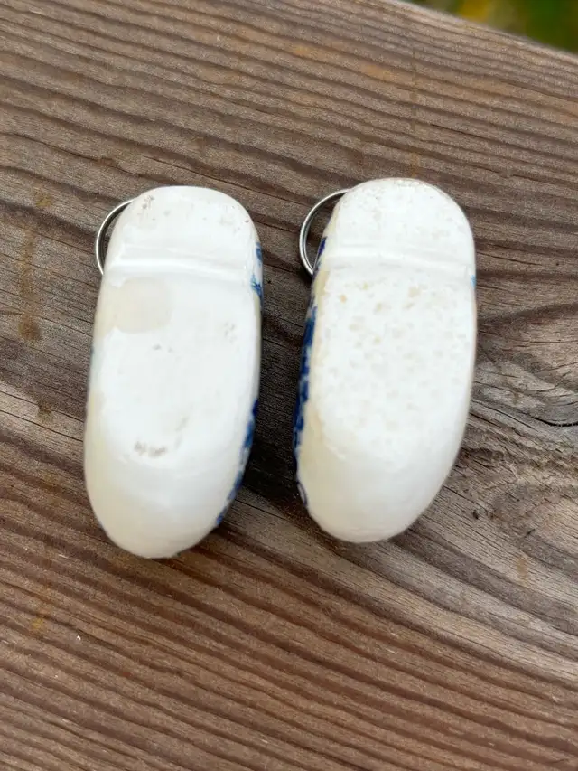 Delft Blue Miniature PAIR OF DUTCH SHOES on wire rings in Arts & Collectibles in Kitchener / Waterloo - Image 3