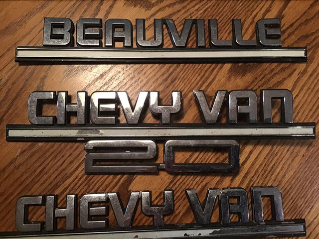 Emblèmes Chevy Van 20 Beauville 1983-89 dans Pièces de carrosserie  à Drummondville - Image 3