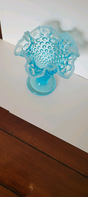 Fenton Blue Topaz Vase  in Arts & Collectibles in Lloydminster - Image 2
