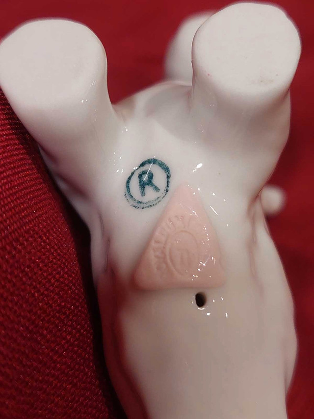 RARE  ROYAL DUX (CZECK REPUBLIC) WHITE SCOTTISH TERRIER in Arts & Collectibles in Markham / York Region - Image 3