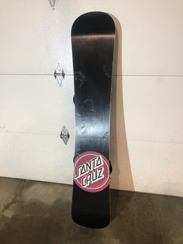 Santa Cruz Snowboard 158cm Great Shape Fresh Wax in Snowboard in London - Image 4