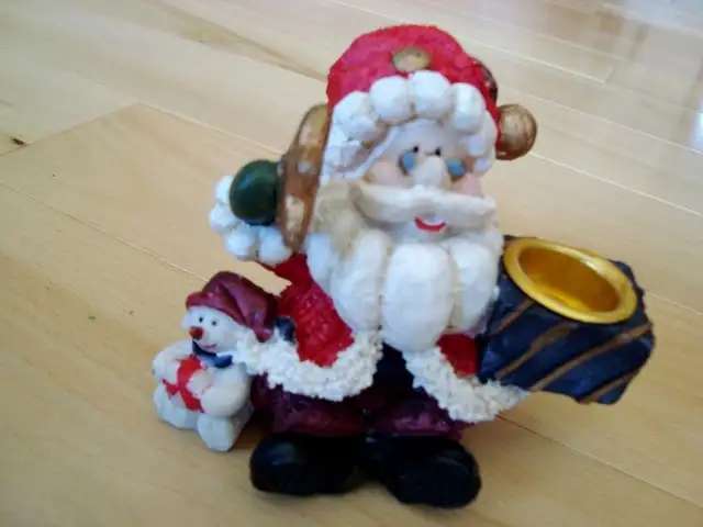 2 Assorted Christmas Decorations - Selling all 2 Together in Home Décor & Accents in Kitchener / Waterloo - Image 2