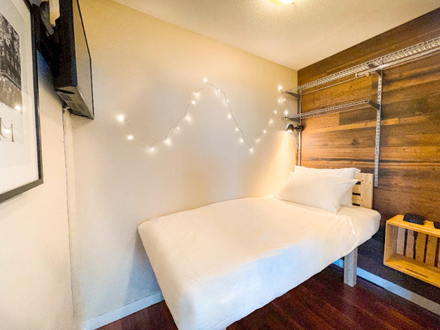 Immediate Move-In: Fully Furnished Bedroom in Downtown in Room Rentals & Roommates in Vancouver - Image 4