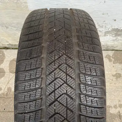 BRAND: Pirelli Sottozero 3 Winter Tire SIZE: 255 35 21 QUANTITY: *ONE SINGLE TIRE* FITS: Audi A6 | A...