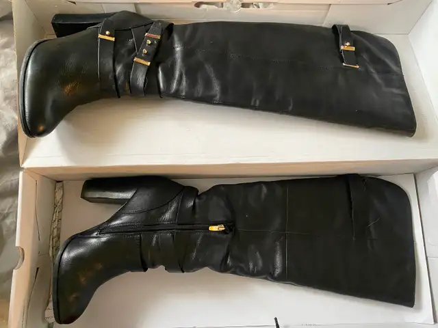 Moving sale- clothes and shoes in Multi-item in City of Toronto - Image 2