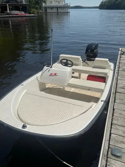 Great kid boat Hull in very good condition. 40hp merc 4 stroke not running probably needs replaced i...