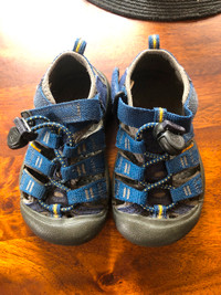 Keen sandals size8 like new