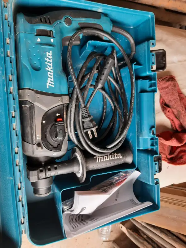 Makita hammer drill  hr2470fx1 in Power Tools in Oakville / Halton Region - Image 3