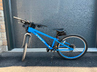 Kids Lightweight Hybrid Bike - Trek Wahoo 24" Blue, 8 speed,