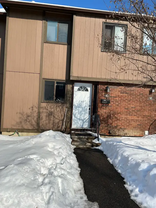 Room for rent in Old Barrhaven in Room Rentals & Roommates in Ottawa - Image 4