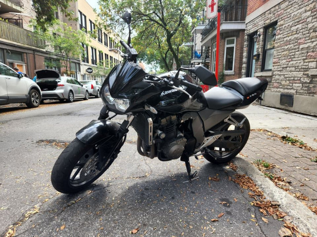 Moto Kawasaki Z750 dans Routières  à Ville de Montréal