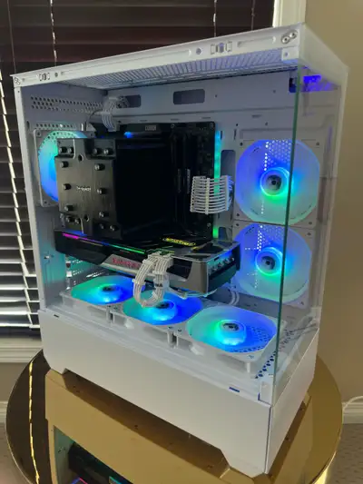 Awesome looking gaming pc with new parts and tons of upgradability! Gets around 100fps @1080p ultra...