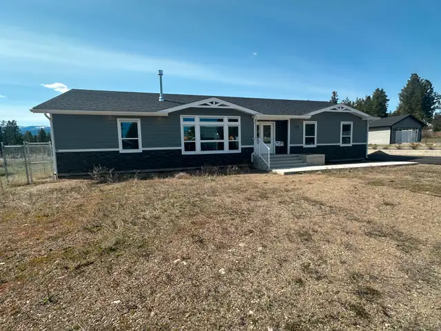 ✅ $879,900 – 3 Bed, 2 Bath Home in Princeton, BC – Move in ready in Houses for Sale in Penticton - Image 2