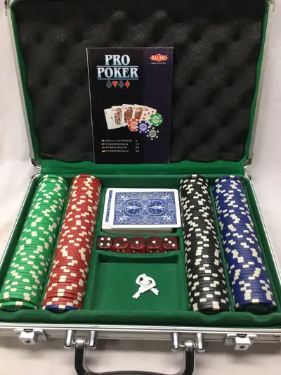 Pro Poker 200 Poker Chip Set you get 200 11gr clay poker chips (4 colors) 1 deck cards (used) 5 dice...