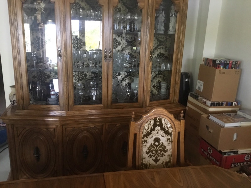 Dining Room ,Hutch ,Table 2 Leafs,6 Chairs,2 are Arm Chairs Dining