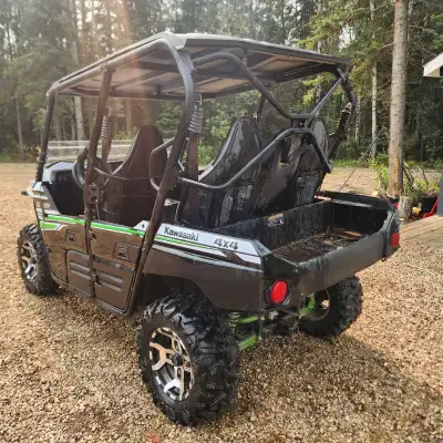 2017 Teryx4 LE. In good condition. 1 owner. Has 5th seat for small children. Located in Worsley. Ask...