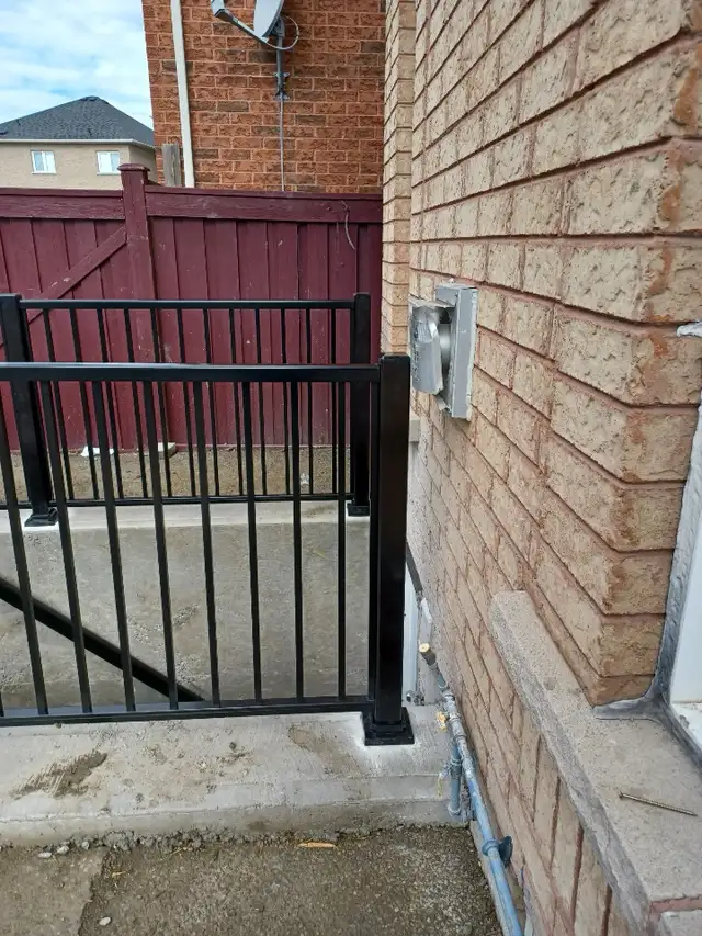 Side Entrance531645818030663682
