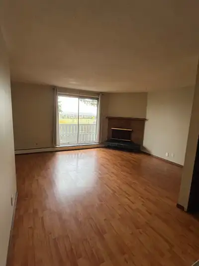 3 Bedroom Townhouse $1700 Huntington Hills Spacious family home in Huntington Hills near elementay s...