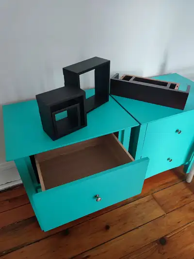 Deux tables de chevet, View more