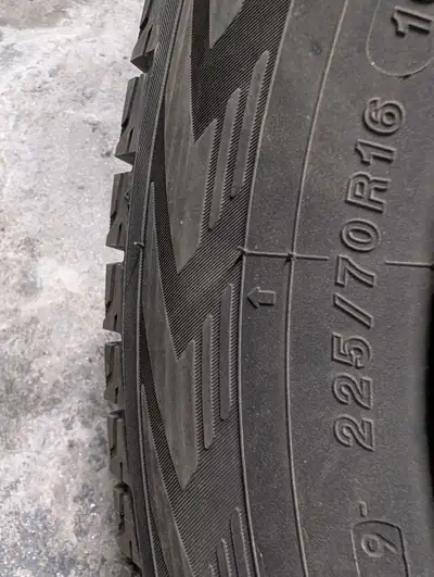 YokoHama studless tires ice guard G075 225/70R16 Selling because I don't have space and I have all s...
